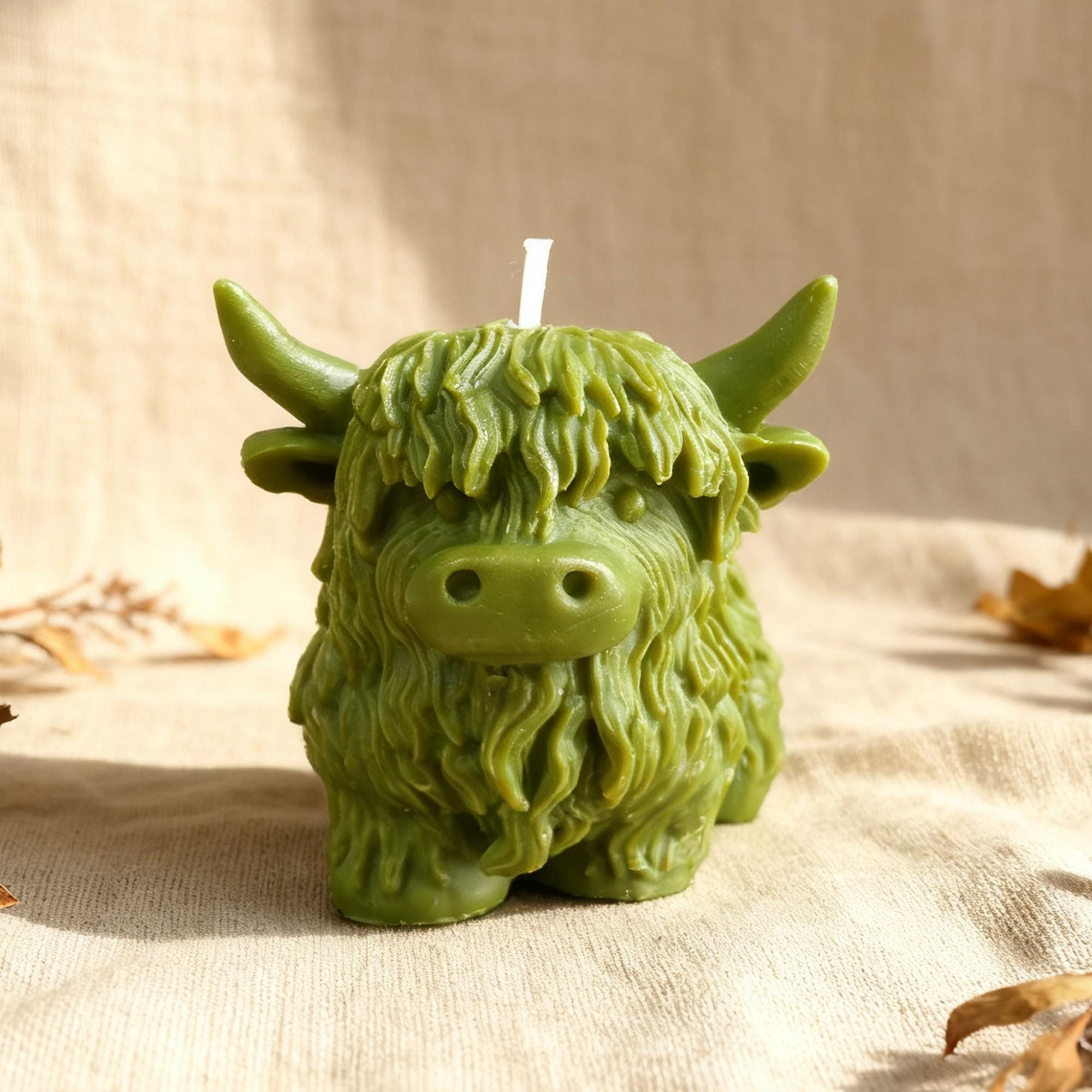 Highland Cow Candle,Handmade Real Wax Highland Cattle Decor Vintage Animal Candles Christmas Gift